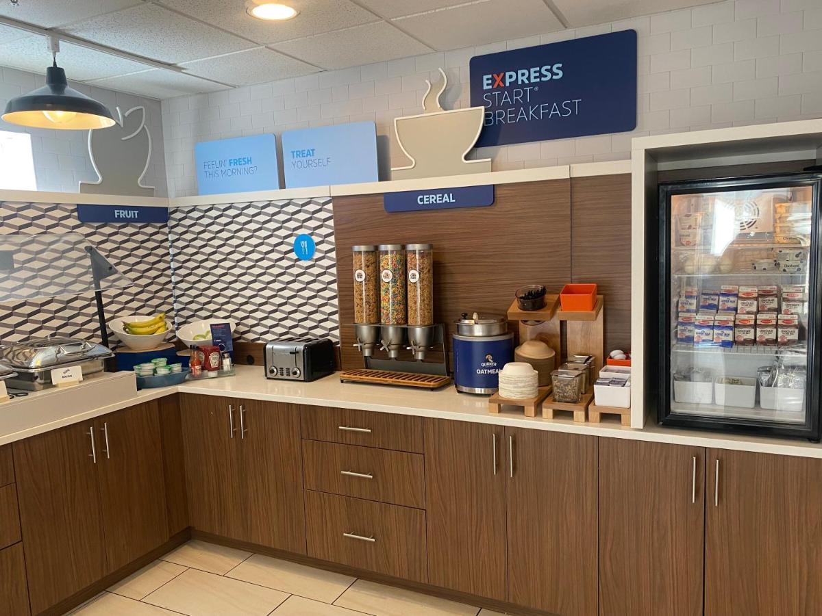 Holiday Inn Express Hotel & Suites White River Junction By Ihg Eksteriør bilde