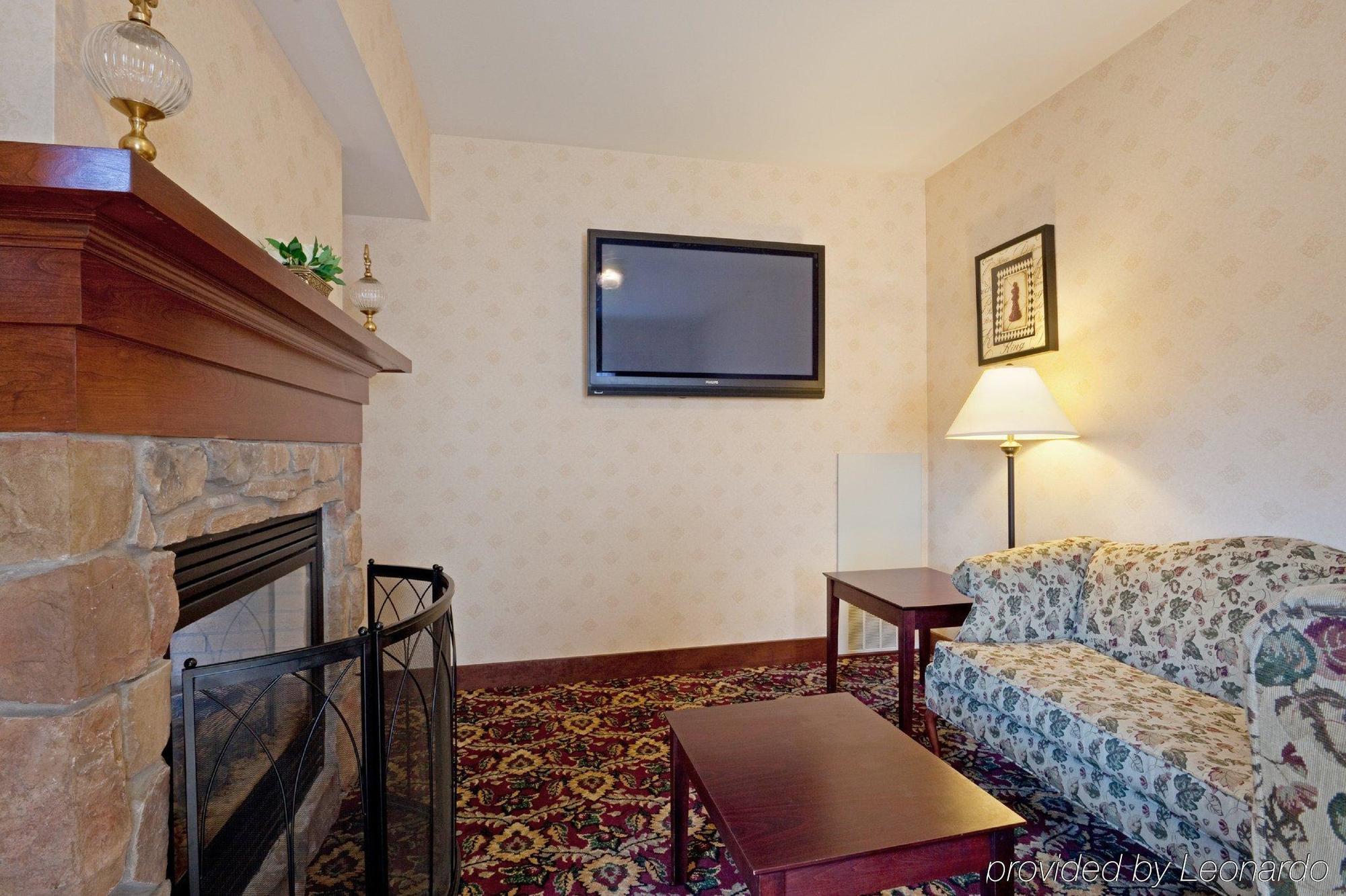Holiday Inn Express Hotel & Suites White River Junction By Ihg Eksteriør bilde